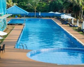 A huge pool with a small pool on the side - Turnkey Pool Designers