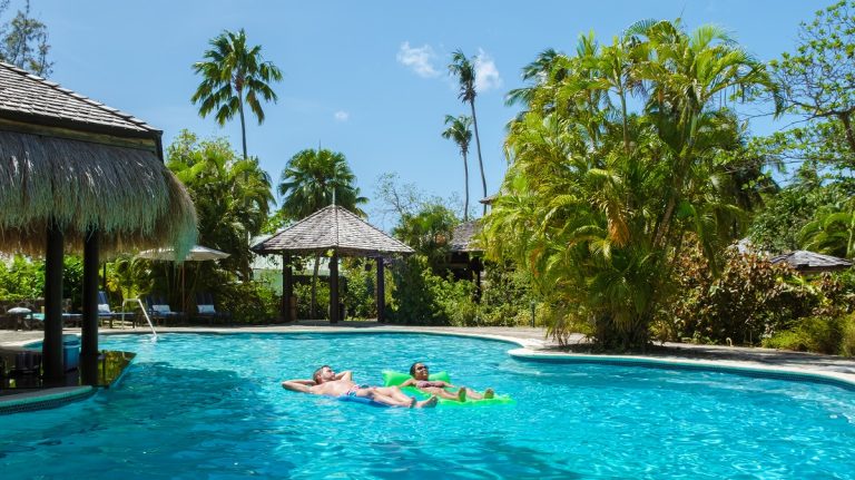 Stylish pool ideas for families