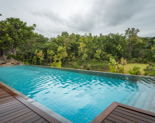 Pros and cons of infinity pools
